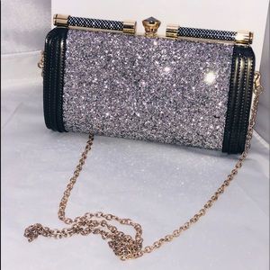 E/ UC Refined Crystal Rhinestone Chain Bag Clutch